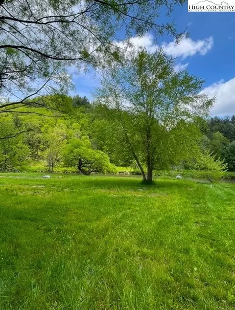 2495 Garvey Bridge Rd, Crumpler, NC 28617