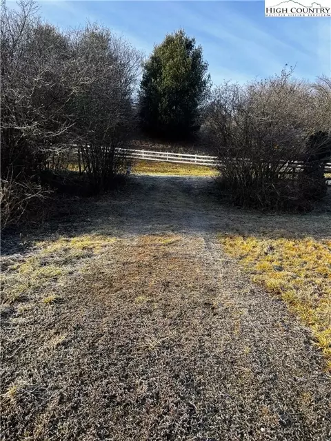 2495 Garvey Bridge Rd, Crumpler, NC 28617 photo 6