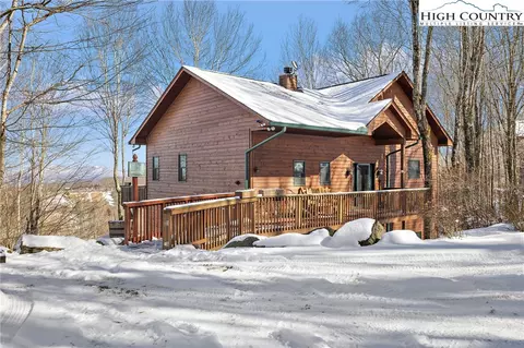 151 W Blueberry Ln, Beech Mountain, NC 28604