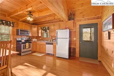 116 Poplar Dr, Beech Mountain, NC 28604 photo 9