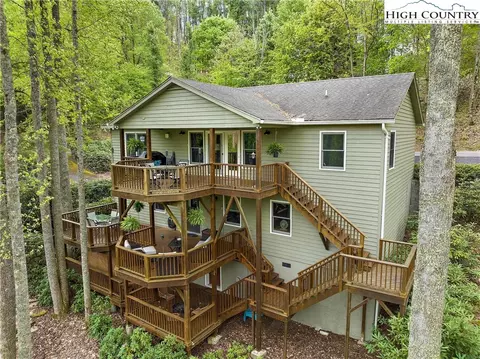 226 Quail Roost Dr, Boone, NC 28607
