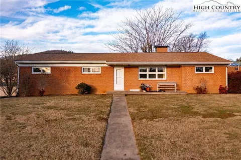 23 Hal St, Sparta, NC 28675