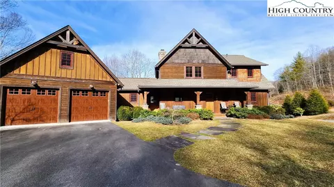 170 Trillium Ln, Sugar Mountain, NC 28604