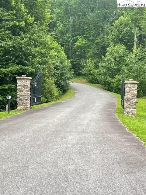 8 Jackson Ridge Rd, Boone, NC 28607 photo 3