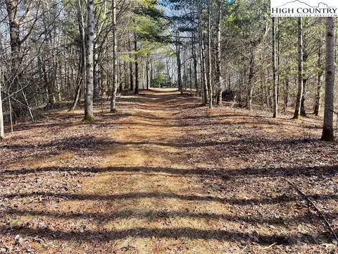 8 Jackson Ridge Rd, Boone, NC 28607 photo 2
