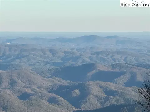 24 Hermitage Ln, Blowing Rock, NC 28605