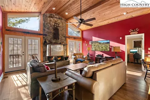 Living - 117 Pond Creek Rd, Beech Mountain, NC 28604 photo 3 of 8