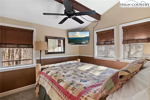 Bedroom - 117 Pond Creek Rd, Beech Mountain, NC 28604 photo 5 of 7