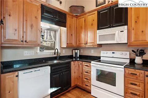 Kitchen - 117 Pond Creek Rd, Beech Mountain, NC 28604 photo 3 of 4