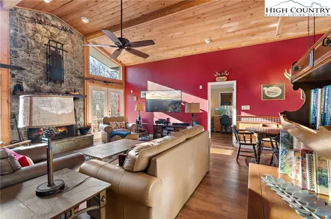 Living - 117 Pond Creek Rd, Beech Mountain, NC 28604 photo 4 of 8