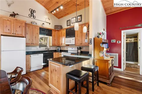 Kitchen - 117 Pond Creek Rd, Beech Mountain, NC 28604 photo 2 of 4
