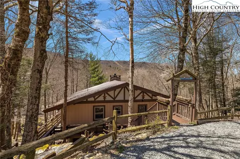 Exterior - 117 Pond Creek Rd, Beech Mountain, NC 28604 photo 3 of 14