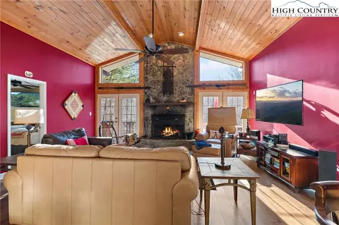 Living - 117 Pond Creek Rd, Beech Mountain, NC 28604 photo 2 of 8
