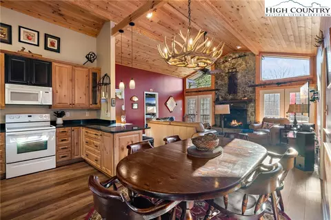 117 Pond Creek Rd, Beech Mountain, NC 28604