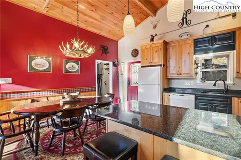Dining - 117 Pond Creek Rd, Beech Mountain, NC 28604 photo 3 of 3