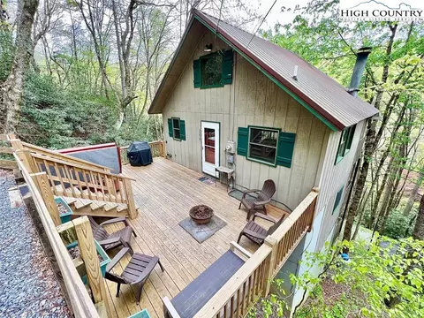 266 Fox Den Ln, Banner Elk, NC 28604
