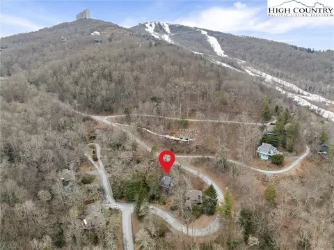341 Mossy Creek Ln, Sugar Mountain, NC 28604