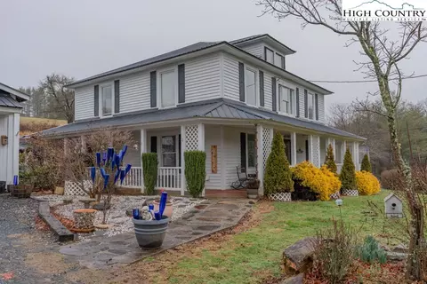 208 J H Bare Dr, Jefferson, NC 28640