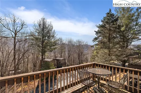 26 Pinetop Cir #B, Banner Elk, NC 28604