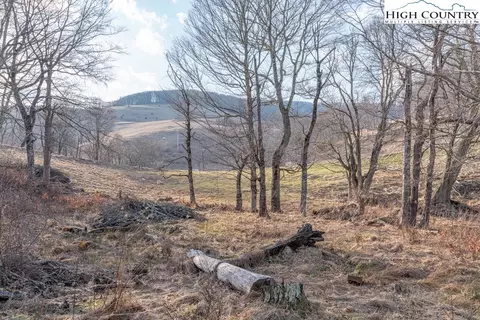 26 Great Sky Dr, Banner Elk, NC 28604