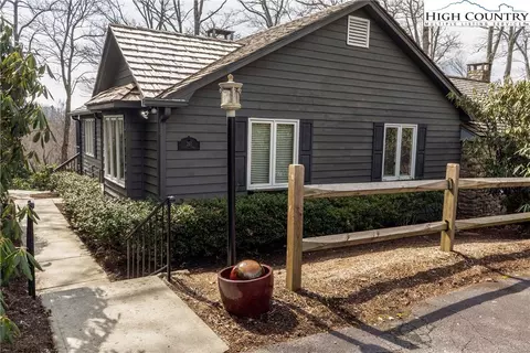 261 Elliott Cir #A-4, Blowing Rock, NC 28605