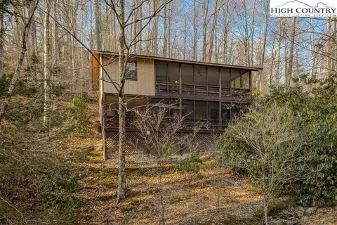 212 River Loop Loop, Newland, NC 28657