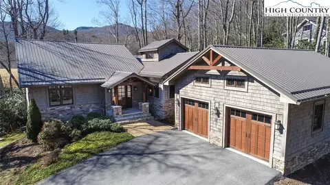 372 Chickasaw Trl, Blowing Rock, NC 28605