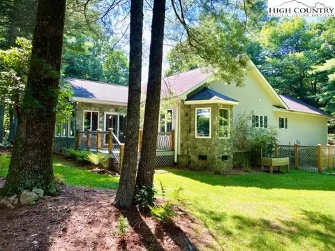 331 Turnberry Dr, Roaring Gap, NC 28668