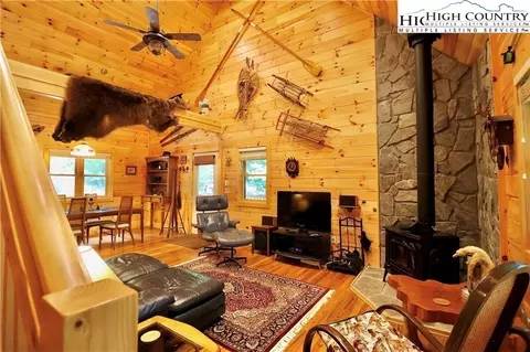 307 Yellow Rock Rd, Banner Elk, NC 28604