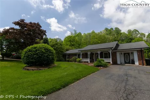 308 Wade E Vannoy Dr, West Jefferson, NC 28694