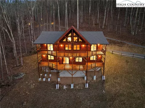 155 Kissing Deer, Banner Elk, NC 28604