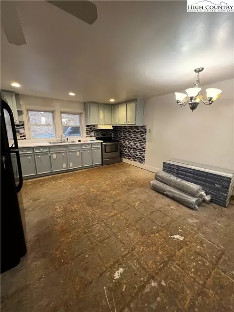 159 G St, Lansing, NC 28643 photo 10