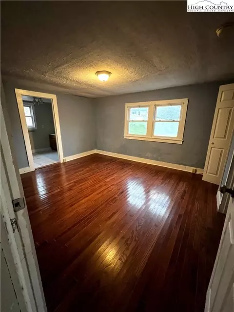 159 G St, Lansing, NC 28643 photo 12