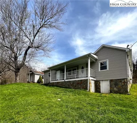 159 G St, Lansing, NC 28643 photo 2
