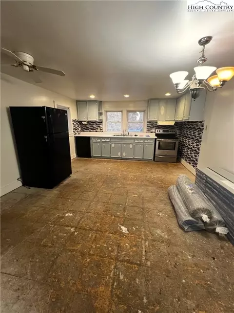 159 G St, Lansing, NC 28643 photo 9