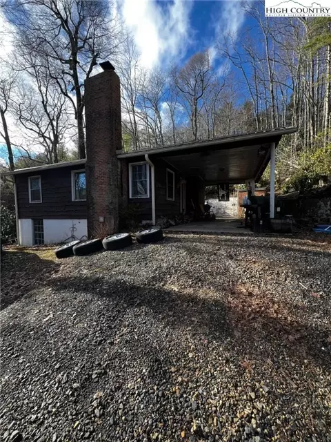 7105 Grady Holland Rd, Newland, NC 28657