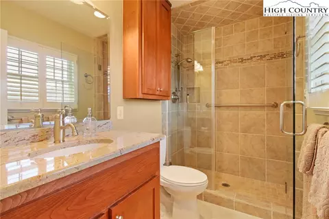 Bath - 580 Cedar Ln, Boone, NC 28607 photo 3 of 4