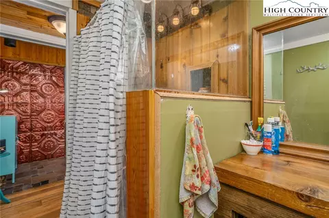 Bath - 1259 Stony Fork Rd, Deep Gap, NC 28618 photo 3 of 3