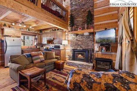 141 Pond Creek Rd, Beech Mountain, NC 28604