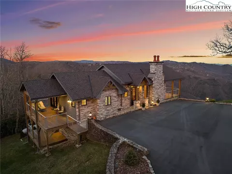 213 Ridgetop Dr, Blowing Rock, NC 28605