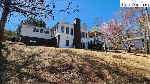 107 Roberts Ln, Morganton, NC 28655