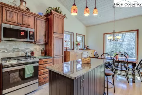 1253 Ridge Rd, Roaring Gap, NC 28668 photo 33