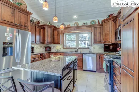 1253 Ridge Rd, Roaring Gap, NC 28668 photo 31