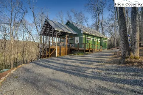 386 Dogwood Dr, West Jefferson, NC 28694