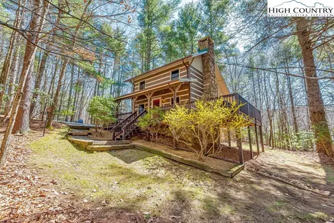 560 Pine Knoll Dr, Fleetwood, NC 28626