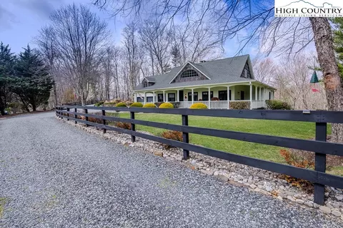 909 Daisy Ridge Rd, Banner Elk, NC 28604