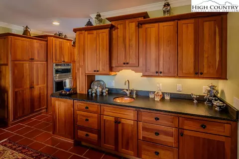 Kitchen - 909 Daisy Ridge Rd, Banner Elk, NC 28604 photo 6 of 7