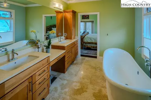 Bath - 909 Daisy Ridge Rd, Banner Elk, NC 28604 photo 5 of 5