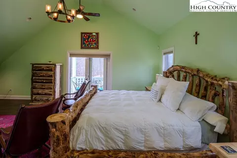 Bedroom - 909 Daisy Ridge Rd, Banner Elk, NC 28604 photo 4 of 6