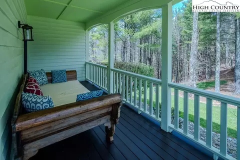 Exterior - 909 Daisy Ridge Rd, Banner Elk, NC 28604 photo 9 of 12